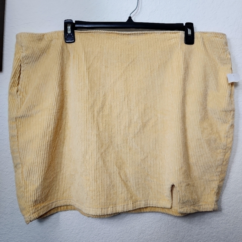 BP PLUS SIZE 3X‎ CREAM YELLOW VELVET SKIRT FALL NWT